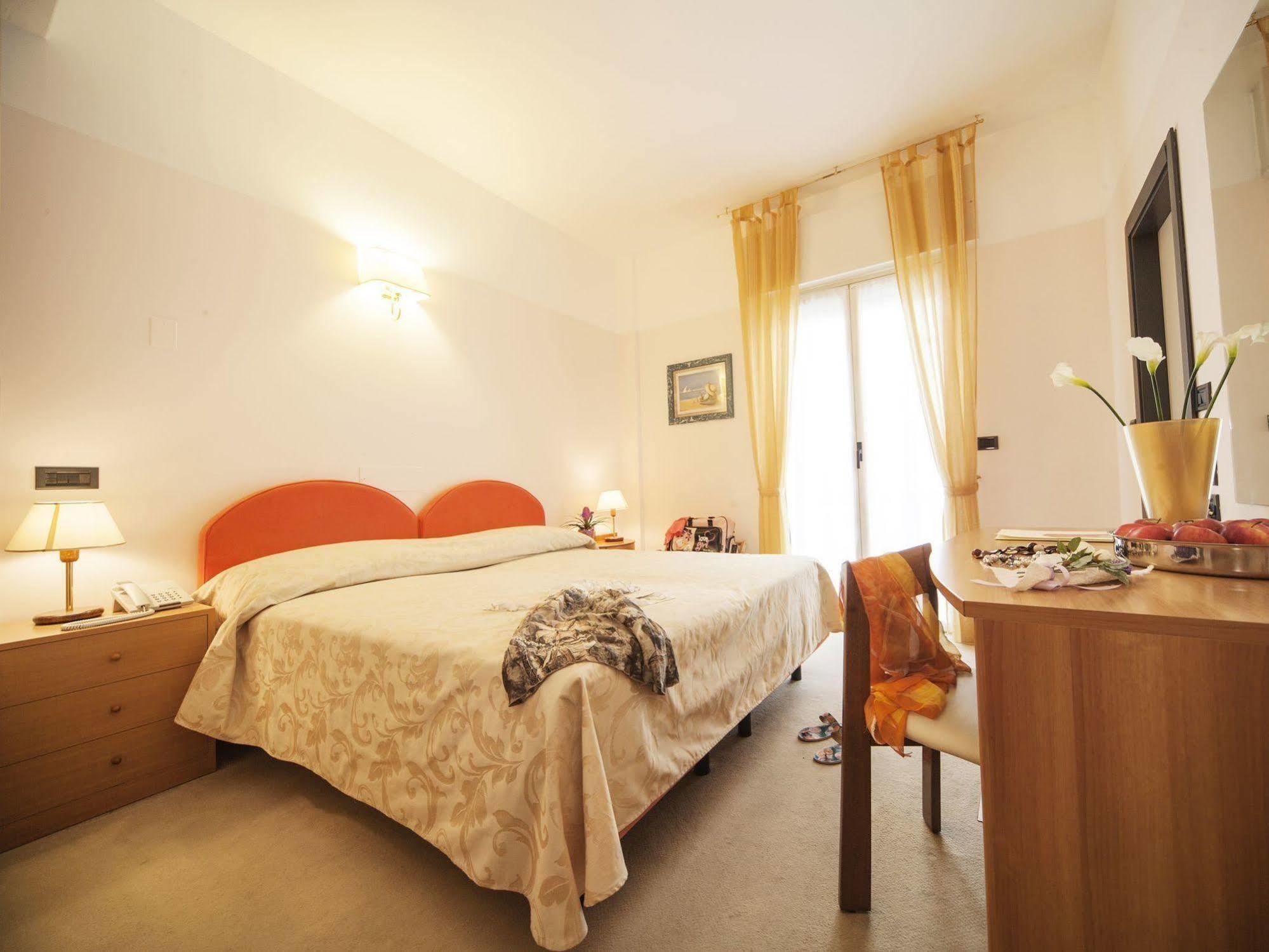 Hotel Levante Rimini Exteriér fotografie